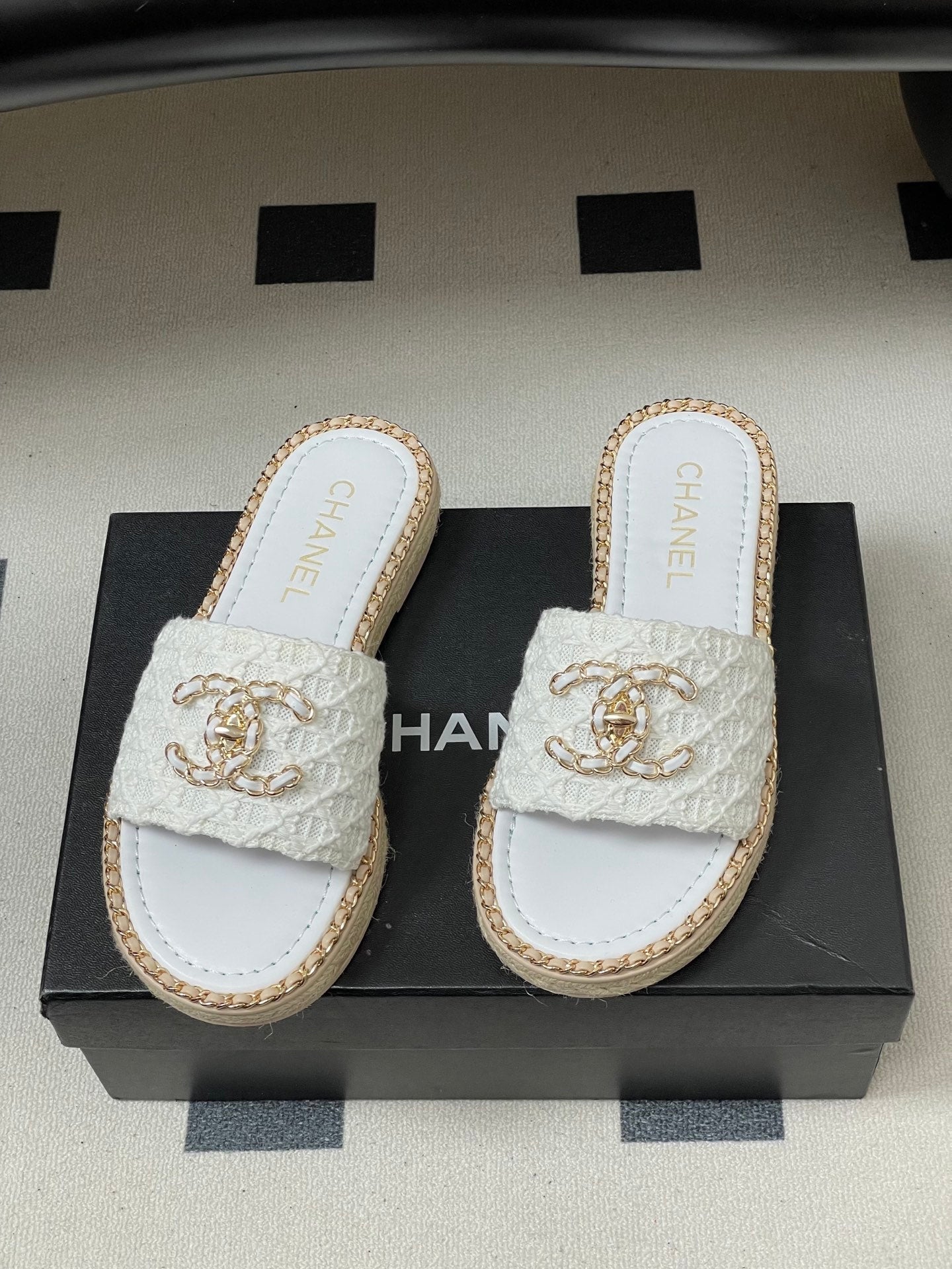CC 26s Flat Slippers White Gold Fabric Sheepskin 649486