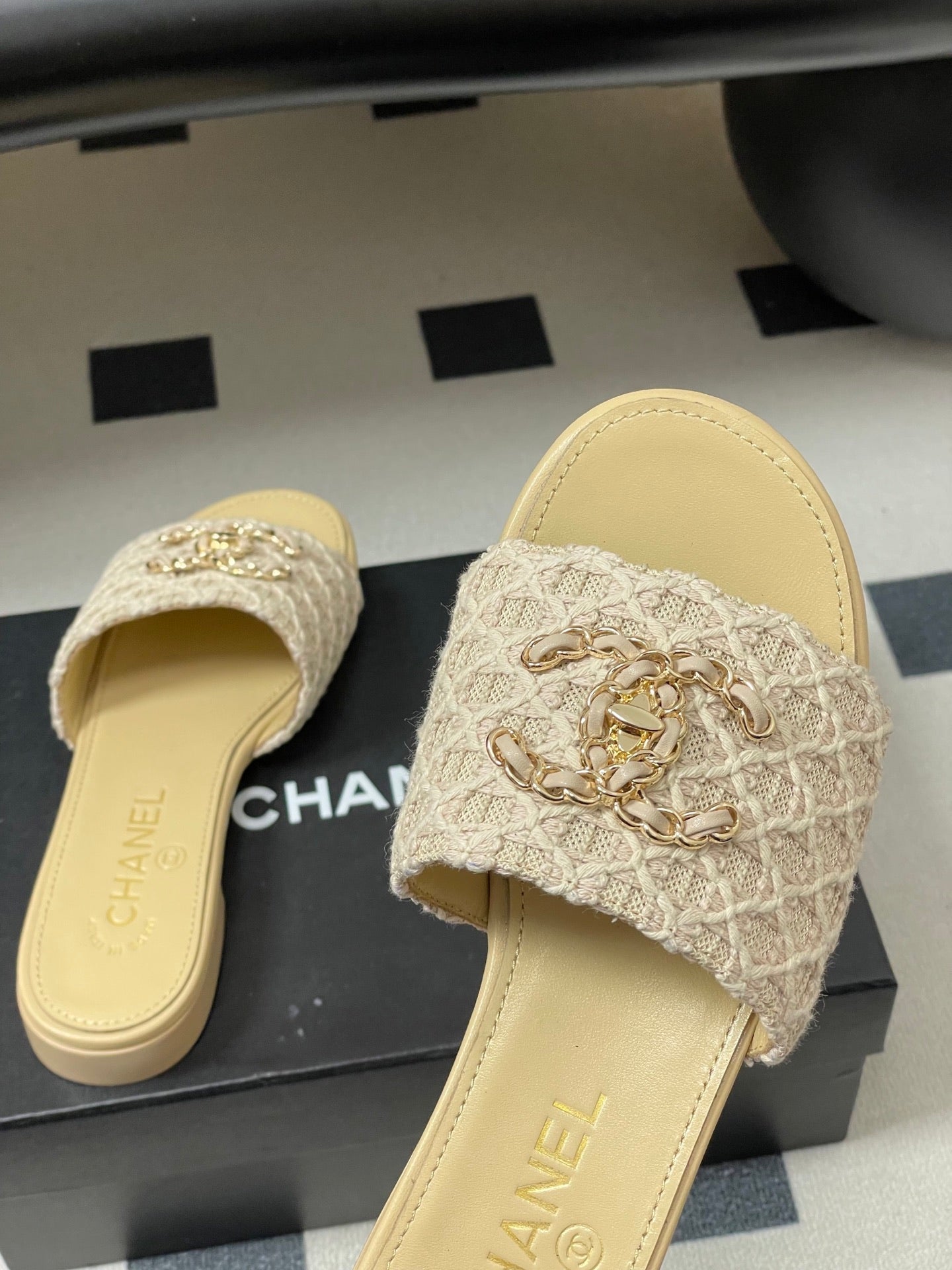 CC 26s Flat Slippers Beige Fabric Sheepskin 649490