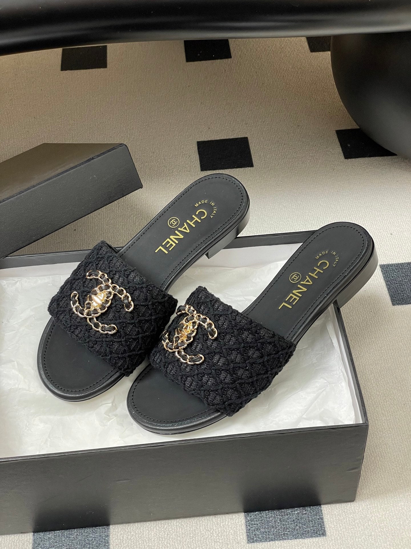 CC 26s Flat Slippers Black Fabric Sheepskin 649492