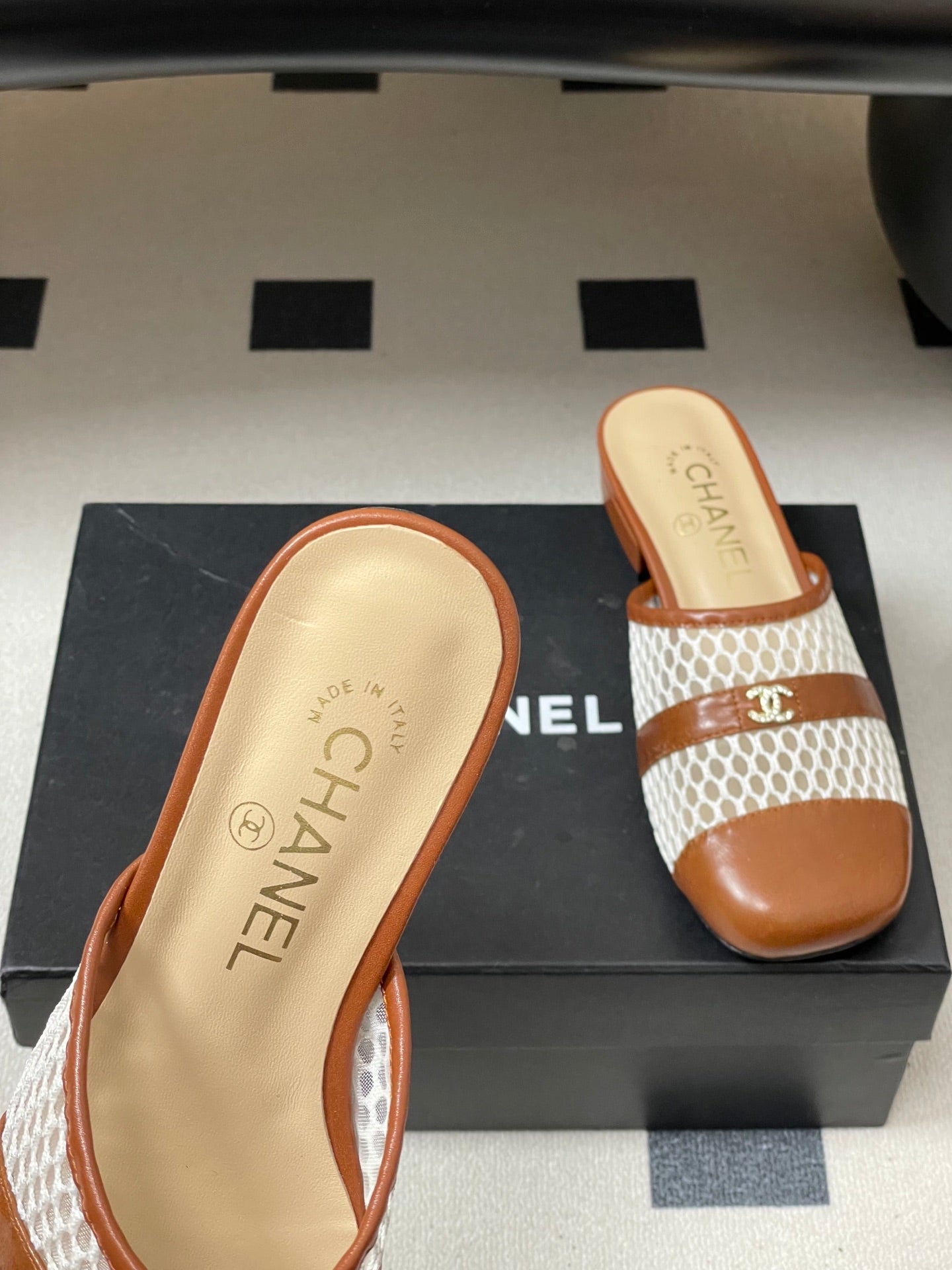 CC 26s High-Heeled Mules Camel Brown White Cowhide 649466