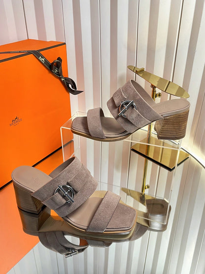 HM 26ss Kelly Buckle High-Heeled Sandals Taupe Suede 641963