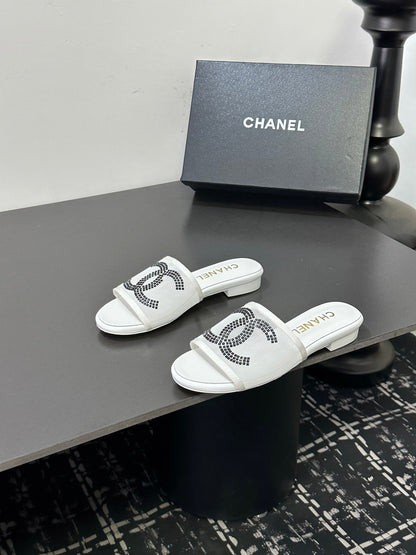 CC 2026 Slippers White Mesh Sheepskin 668149
