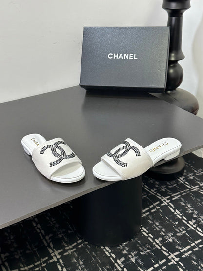 CC 2026 Slippers White Canvas Sheepskin 668148