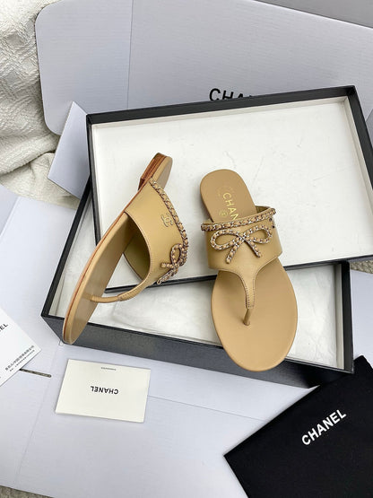 CC 26s Thong Sandals Beige Sheepskin 645321