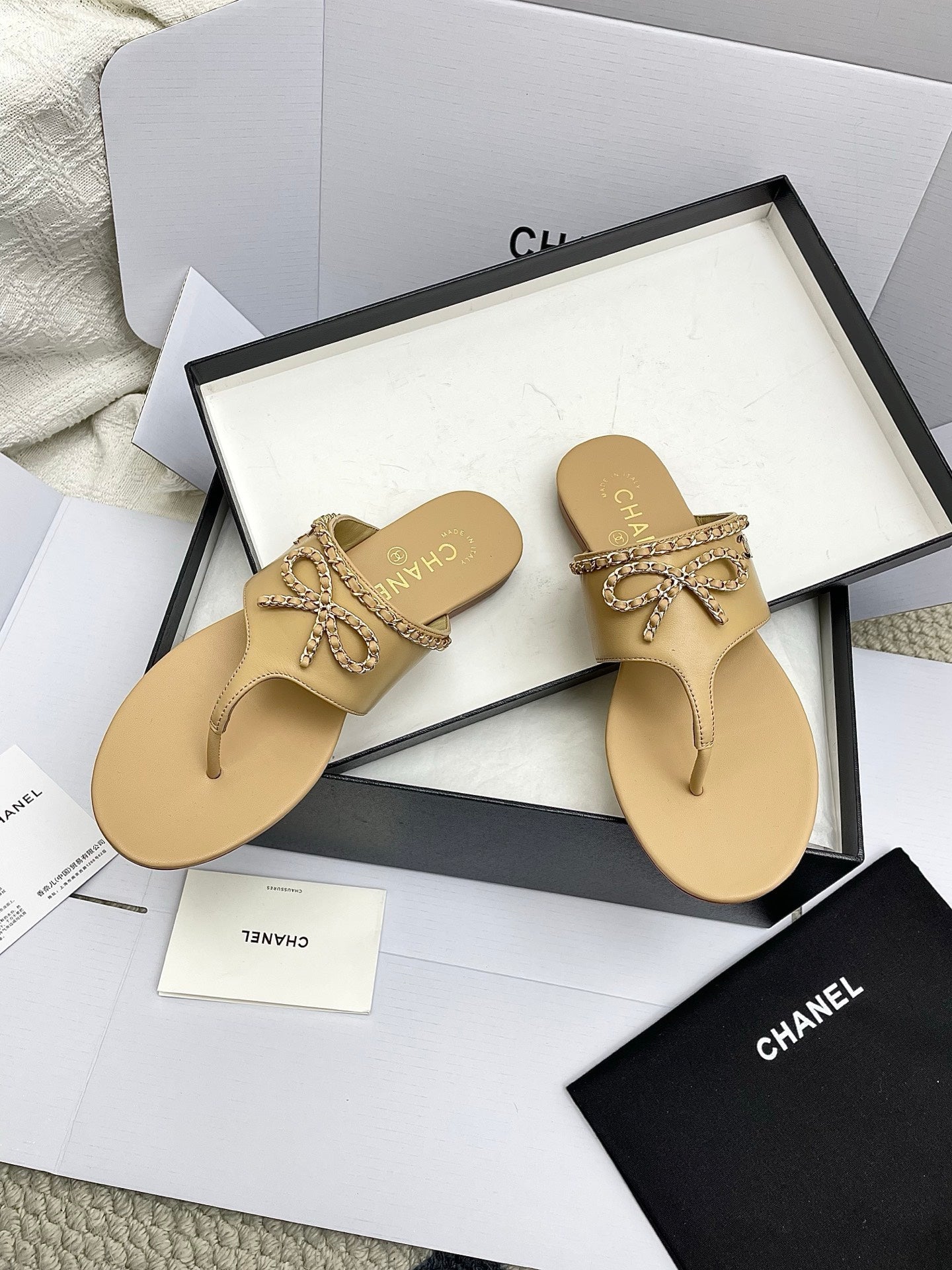 CC 26s Thong Sandals Beige Sheepskin 645321