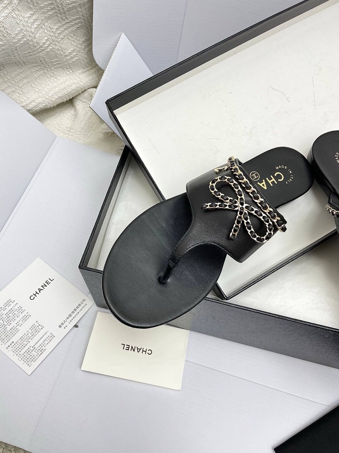 CC 26s Thong Sandals Black Sheepskin 645322