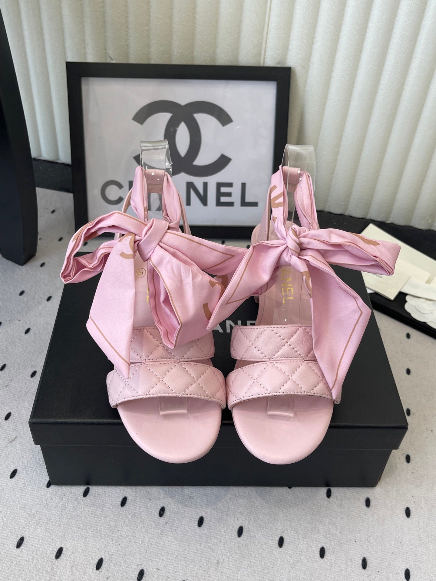 CC 26s Sandals 55 Black Sheepskin 650078