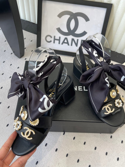 CC 26s Sandals 55 Black Sheepskin Mixed Gold Charm 650082