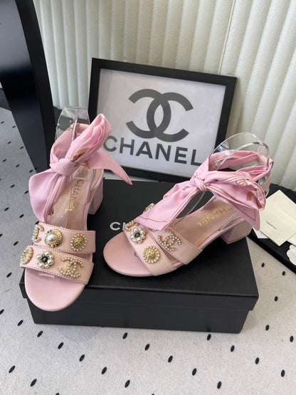 CC 26s Sandals 55 White Sheepskin Mixed Gold Charm 650084