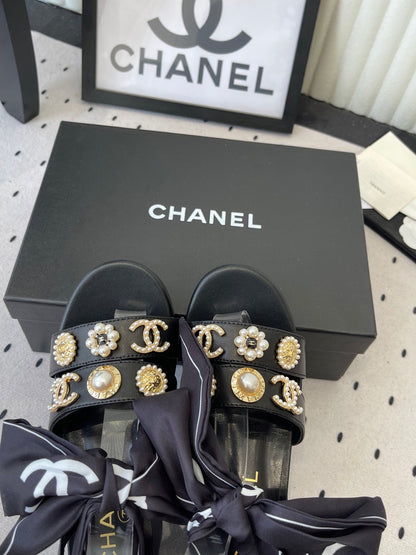CC 26s Platform Sandals 75 Black Sheepskin Mixed Gold Charm 650091