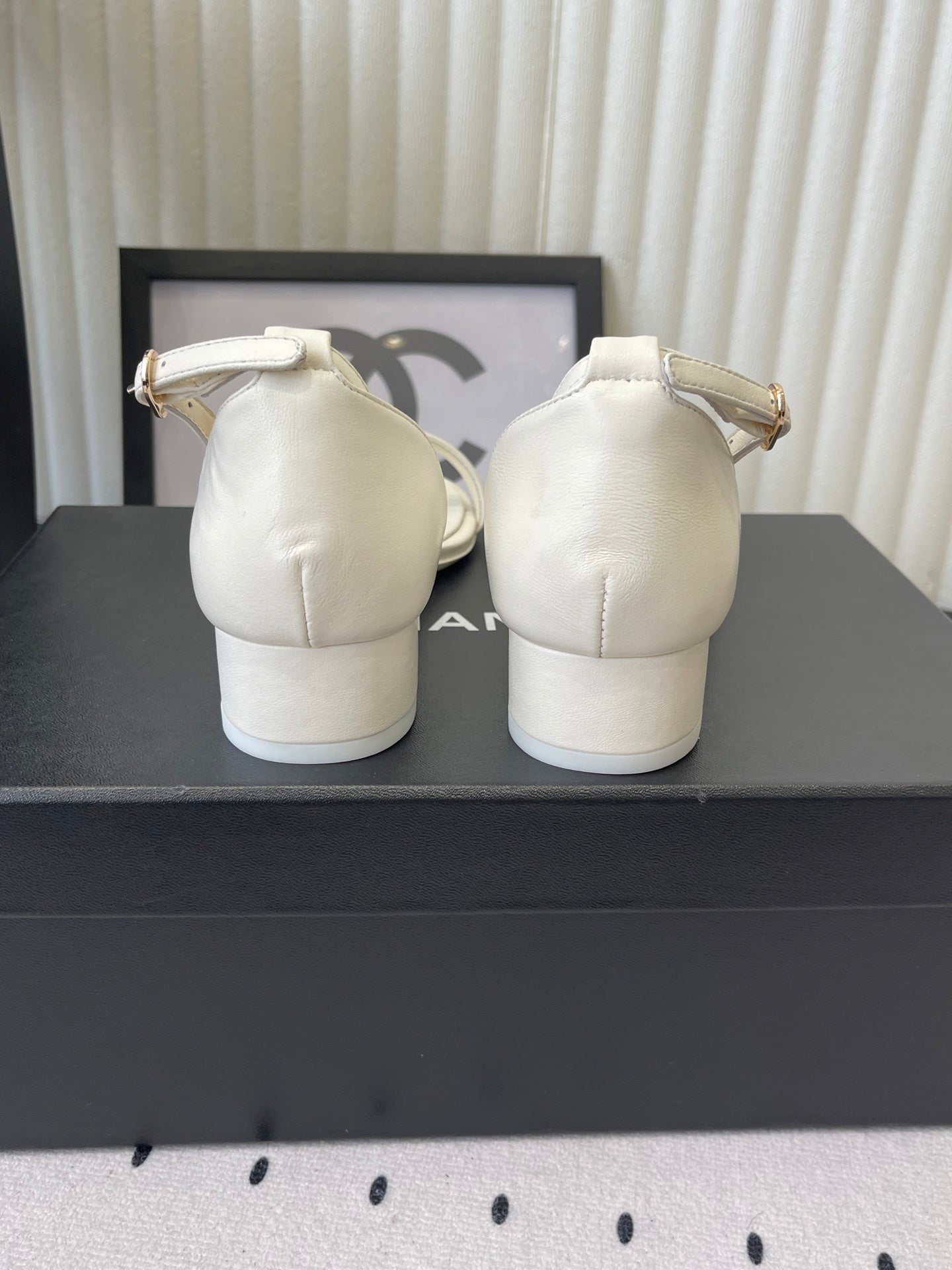 CC 26s Sandals 35 White Sheepskin 650105