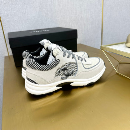 CC 2026 Casual Sneakers Ivory Black Suede 668049