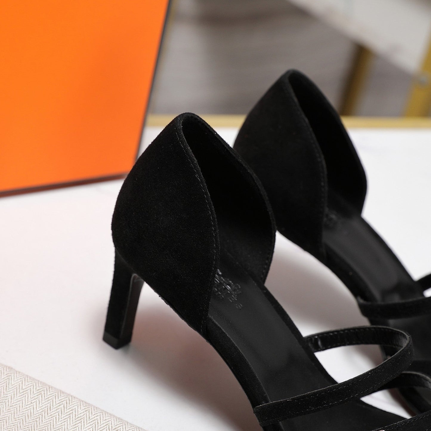 HM 26ss Sandals 65 Black Suede 601232