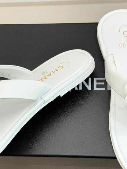 CC 26 Camellia Thong Sandal White Sheepskin 610002