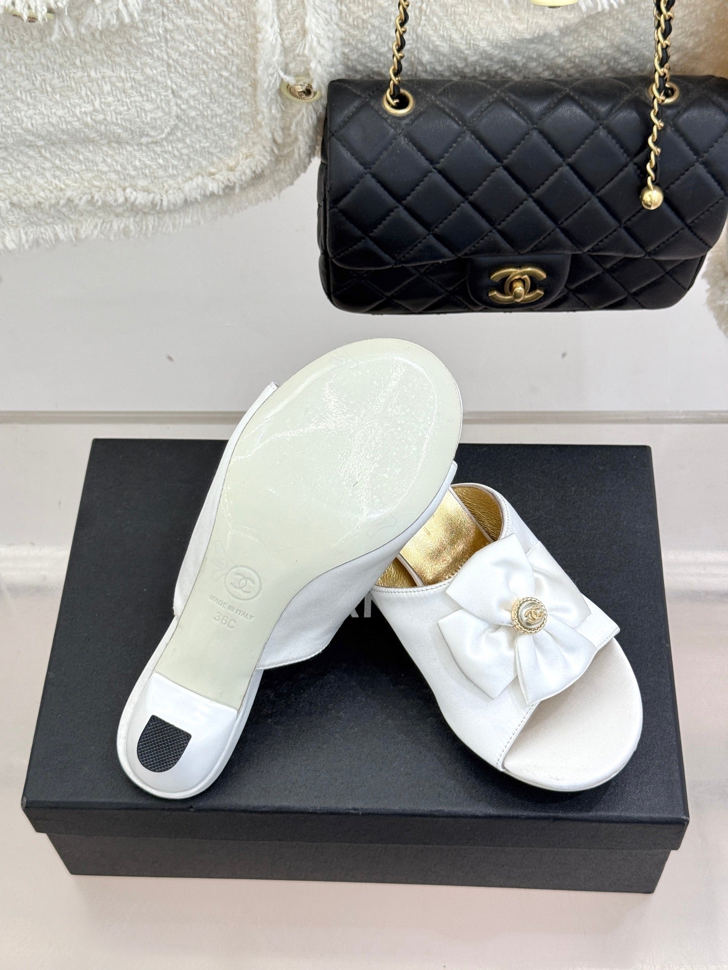CC 26 Bow Sandal 55mm White Gold Satin Sheepskin 609805
