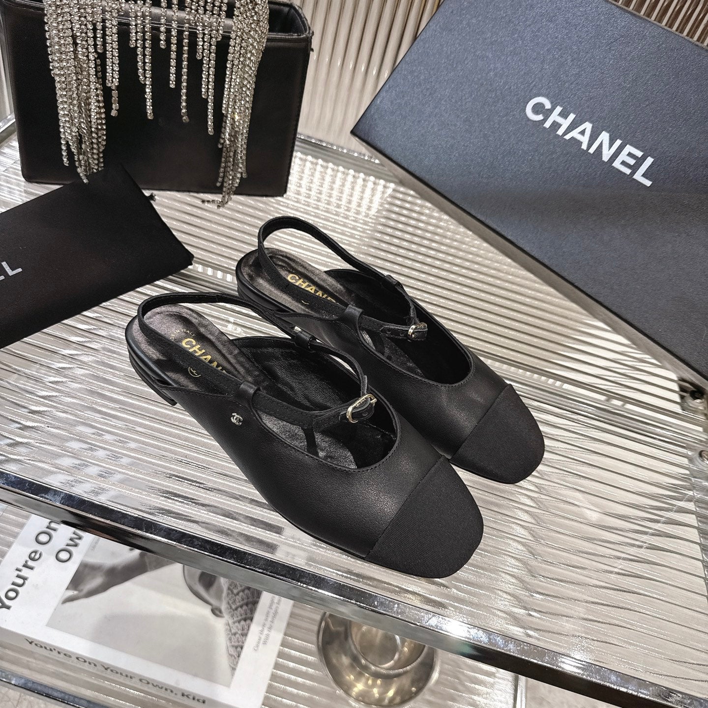 CC 2026 Retro Sandals Black Sheepskin 668076