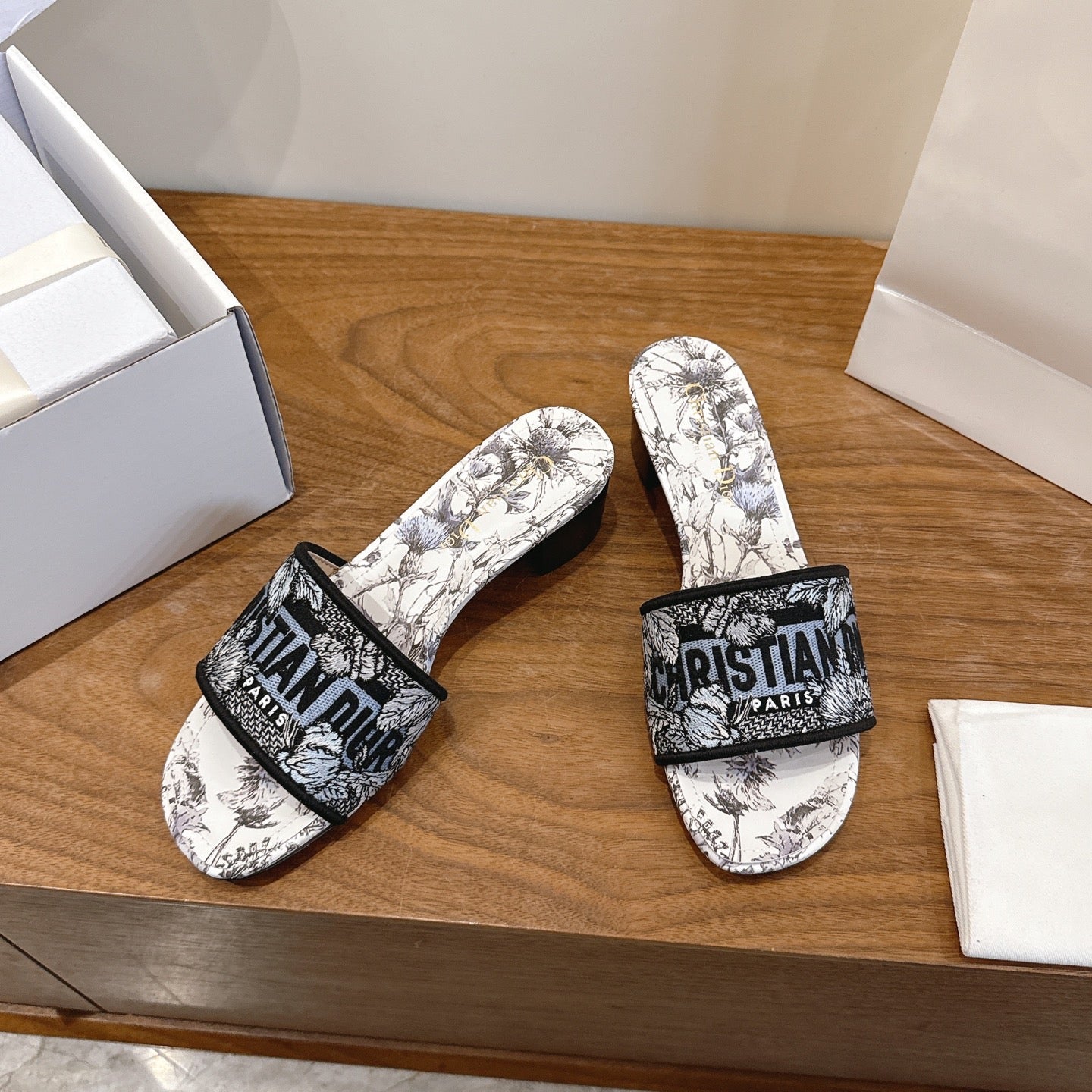 CD 26s Embroidered Sandals 45 Canvas Cowhide 685563