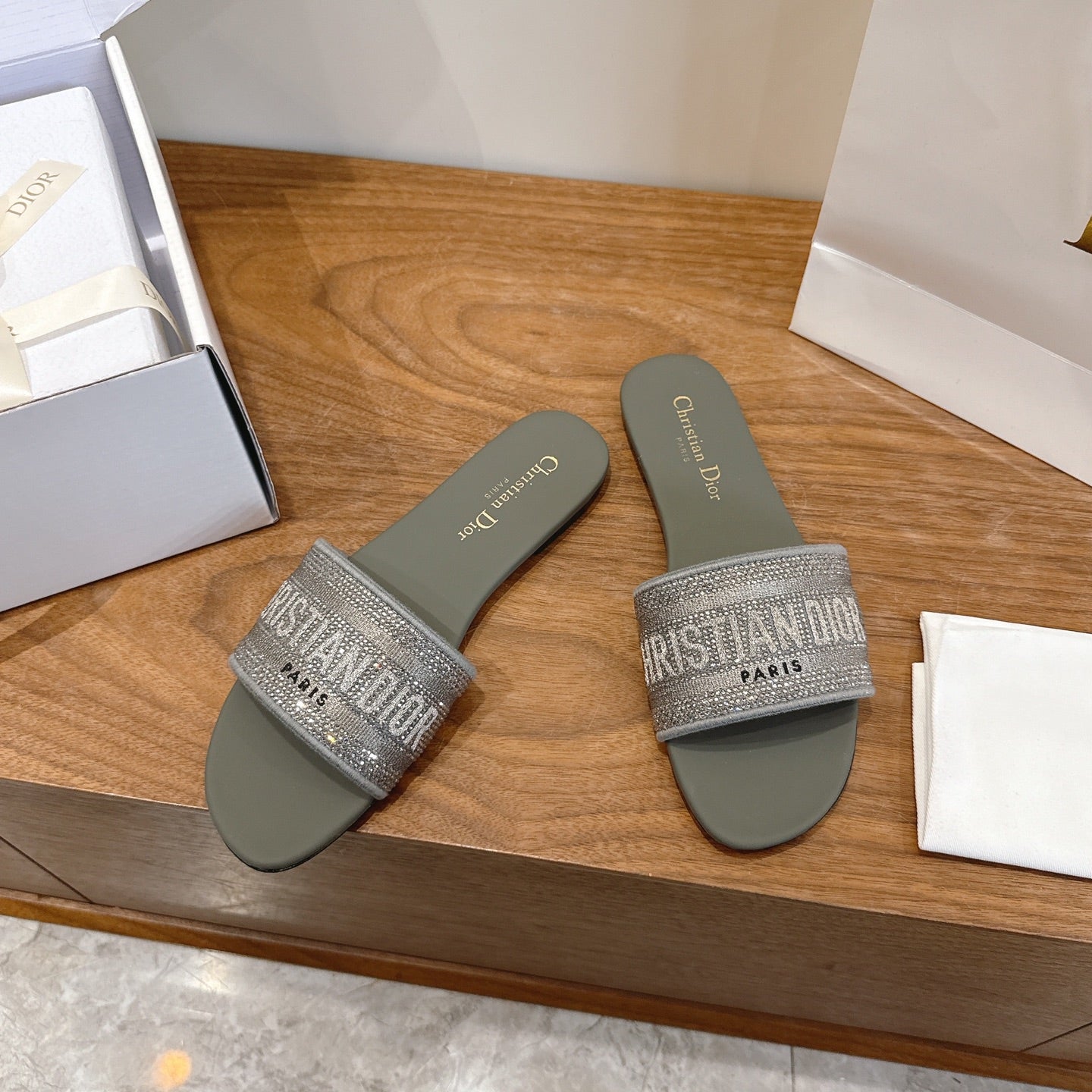 CD 26s Embroidered Sandals Olive Green Leather 685608