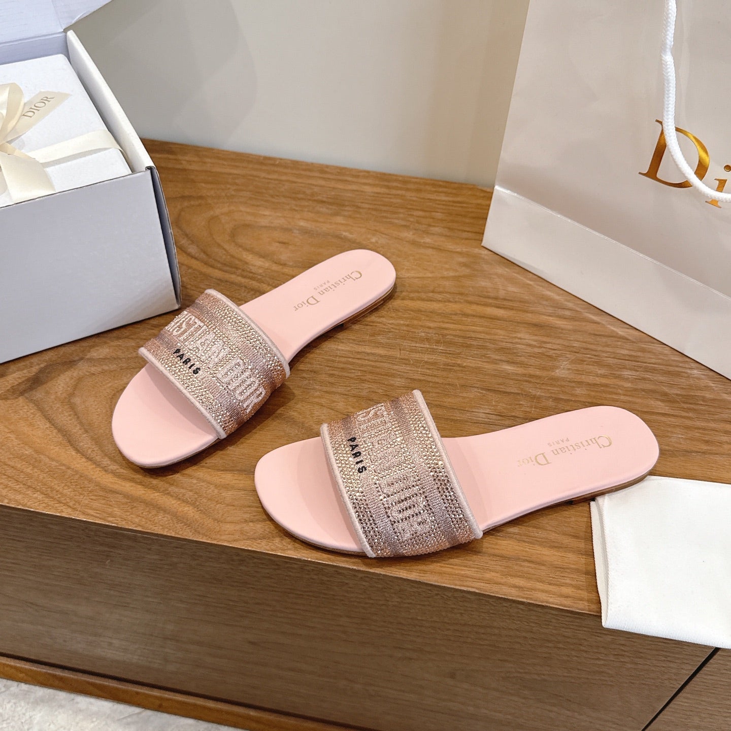 CD 26s Embroidered Sandals Pink Canvas Leather 685602