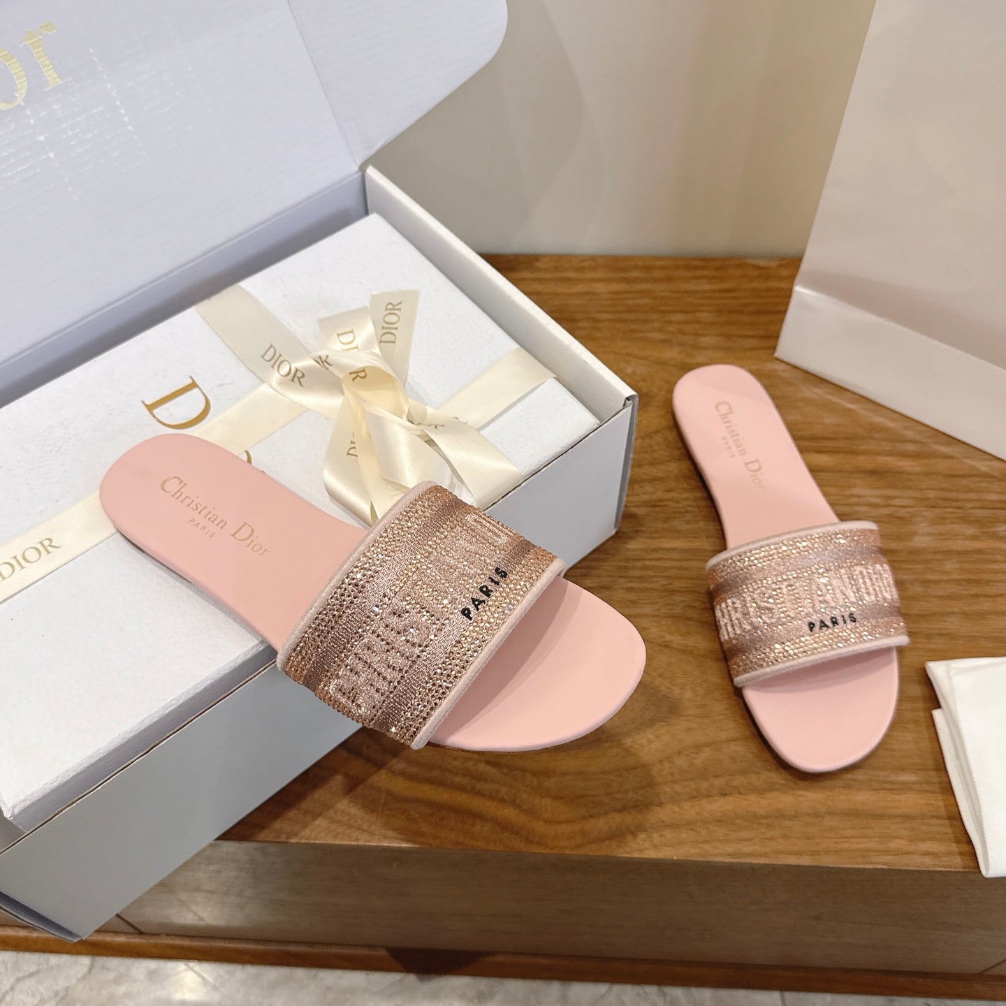 CD 26s Embroidered Sandals Pink Canvas Leather 685602