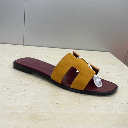 HM 26ss  Oran Sandals Burgundy Yellow Suede Cowhide 607211