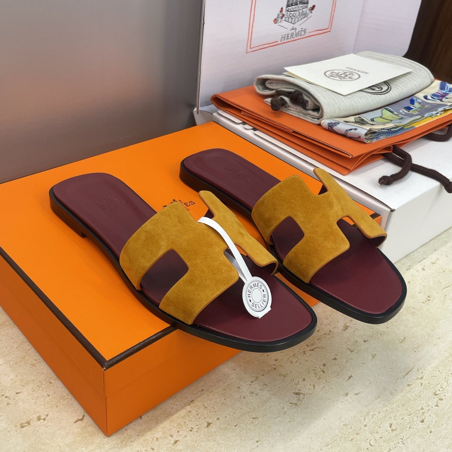 HM 26ss  Oran Sandals Burgundy Yellow Suede Cowhide 607211