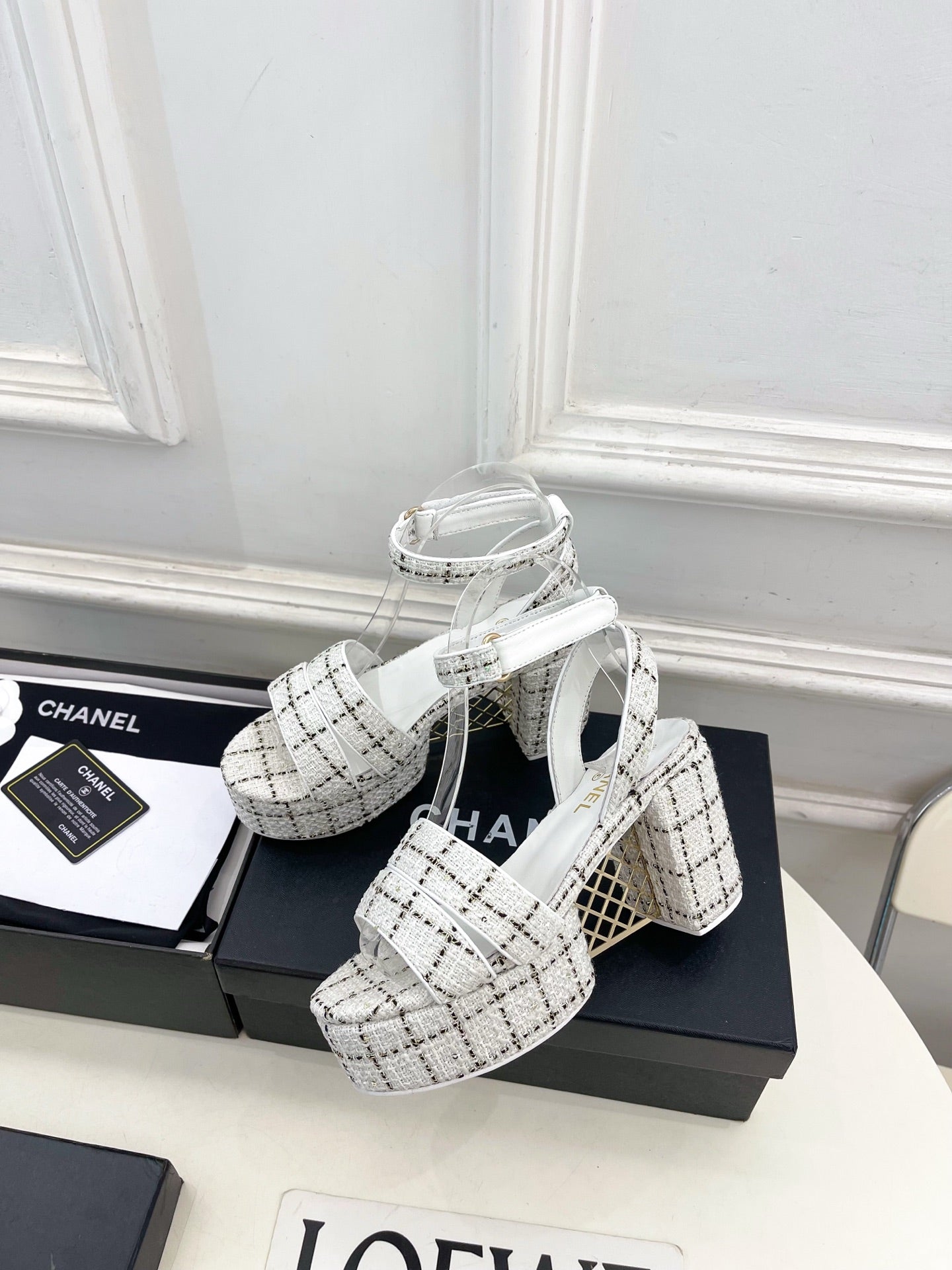 CC 26s HighHeeled Platform Sandals 85 White Black Tweed 631864