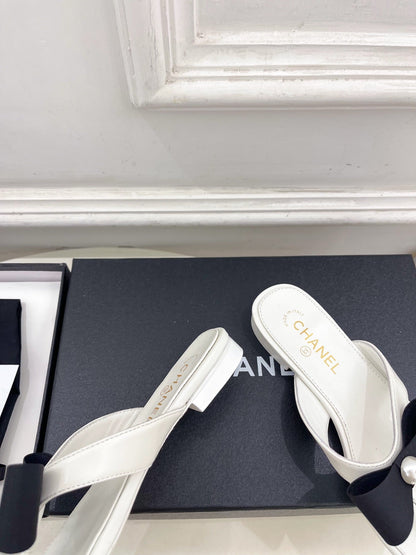 Chanel 2026 Double C Pearl Bow Flip-Flops Leather Sheepskin 831448